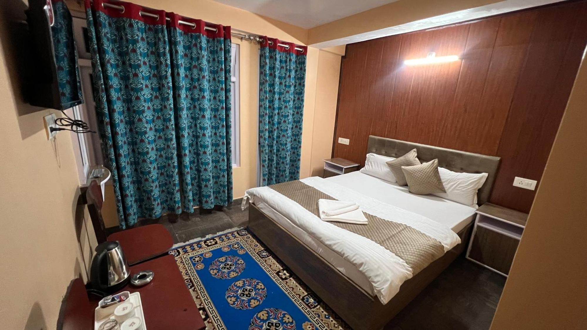 דרג'ילינג Hotel Hill Top מראה חיצוני תמונה