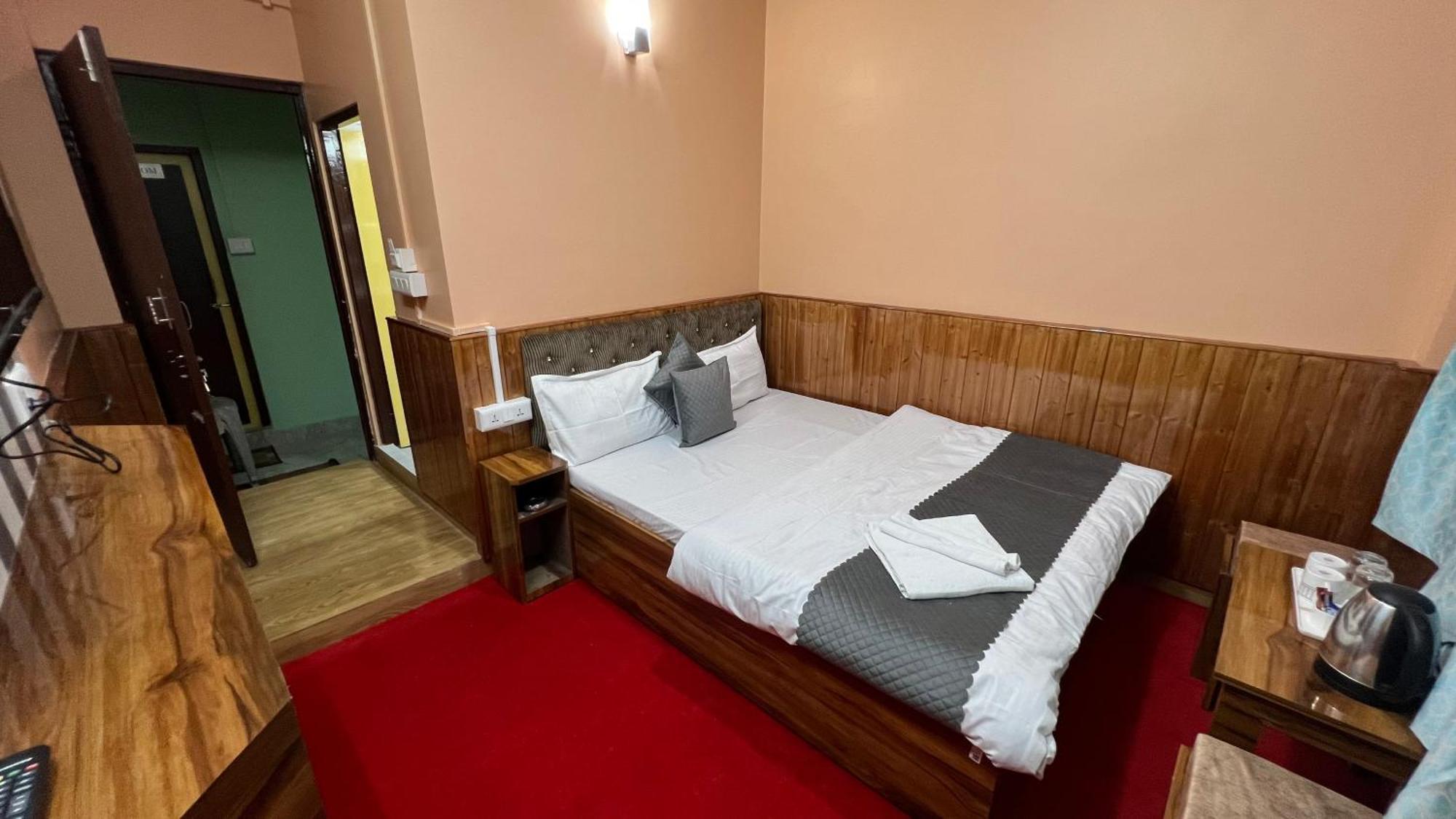 דרג'ילינג Hotel Hill Top מראה חיצוני תמונה