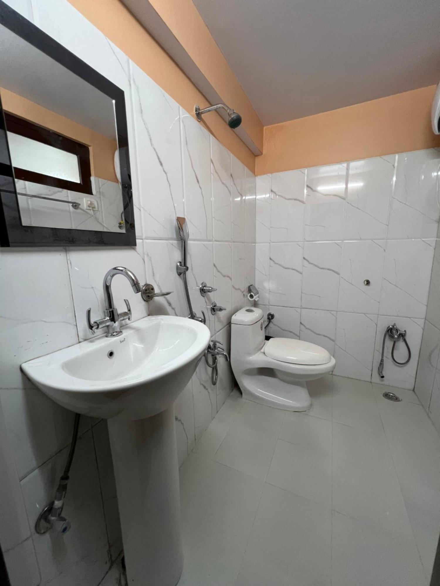 דרג'ילינג Hotel Hill Top מראה חיצוני תמונה