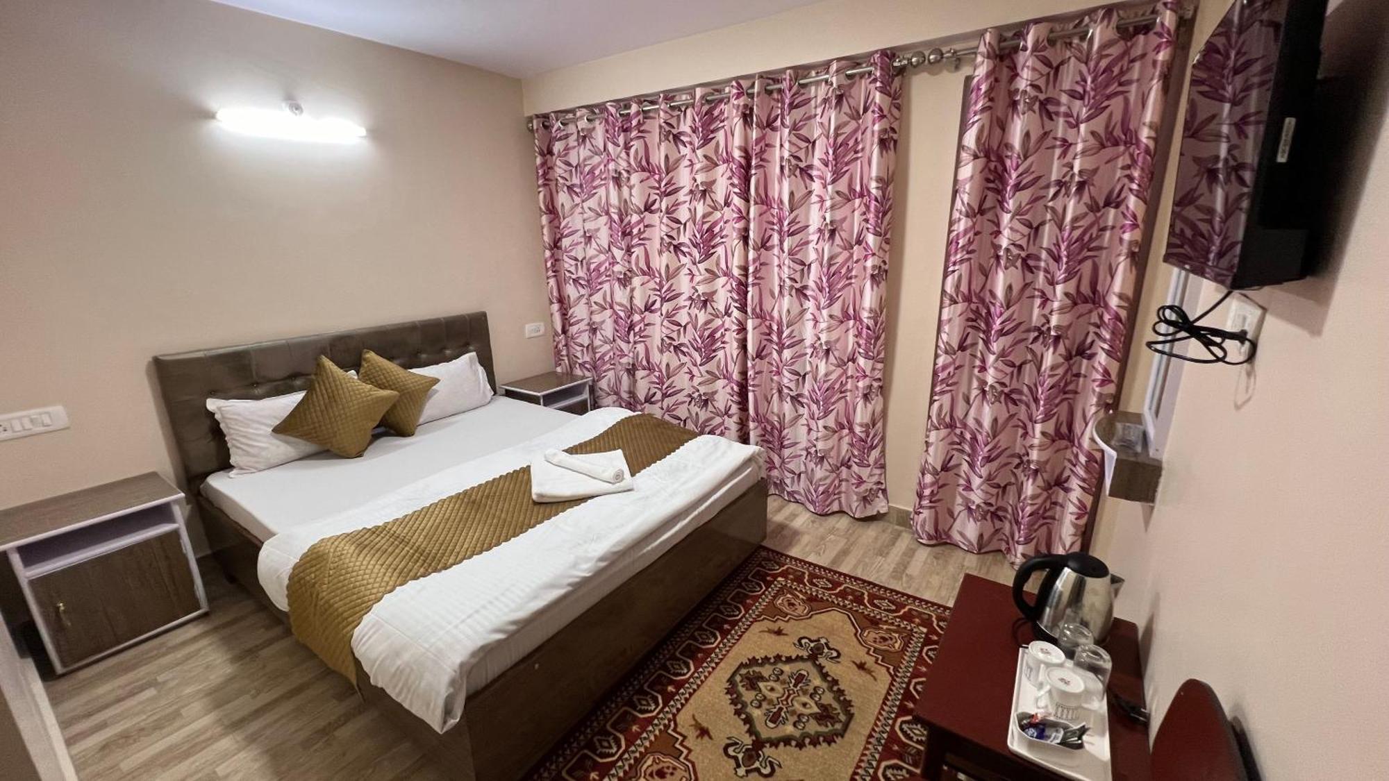 דרג'ילינג Hotel Hill Top מראה חיצוני תמונה