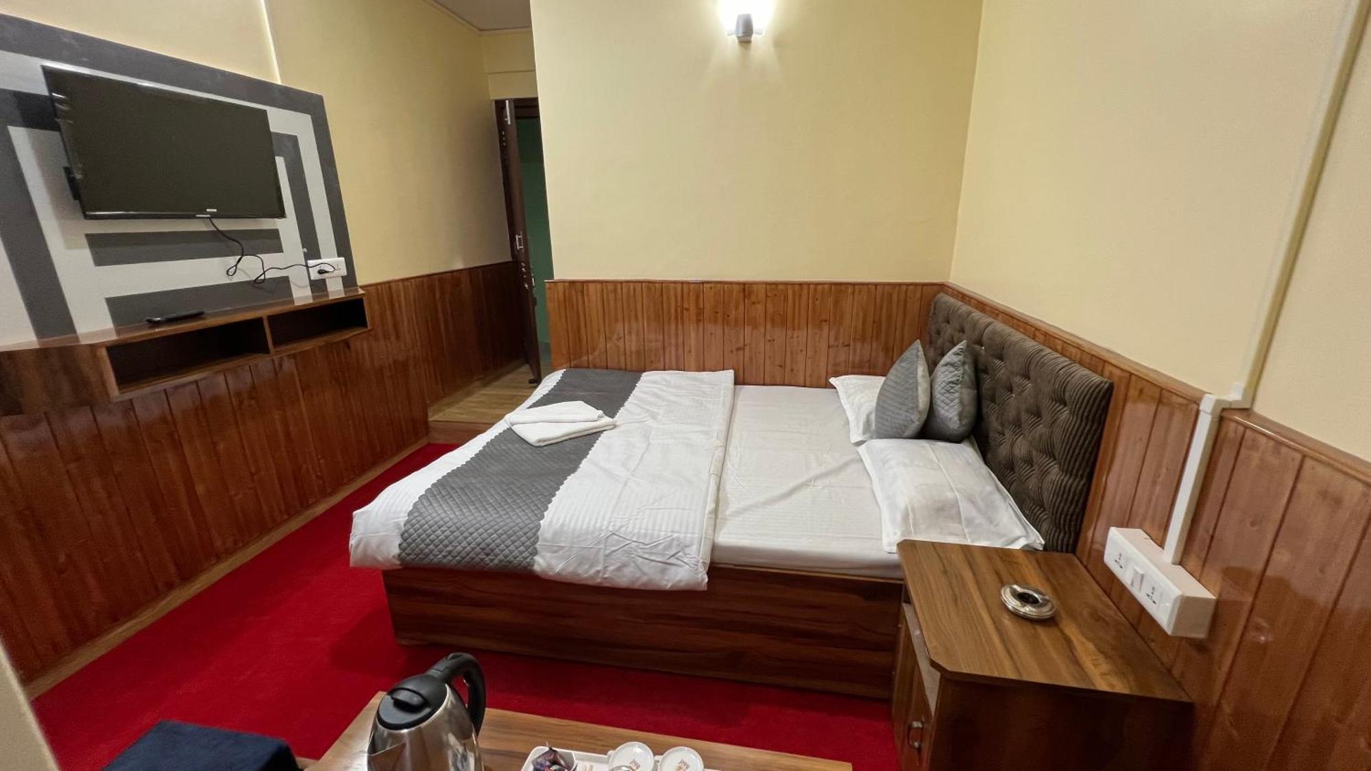 דרג'ילינג Hotel Hill Top מראה חיצוני תמונה
