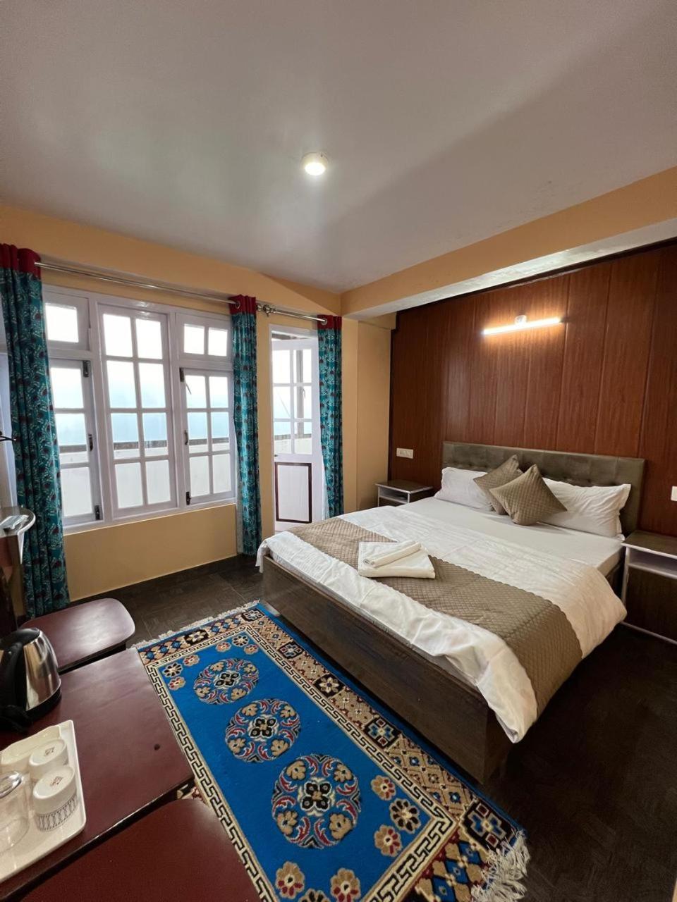 דרג'ילינג Hotel Hill Top מראה חיצוני תמונה