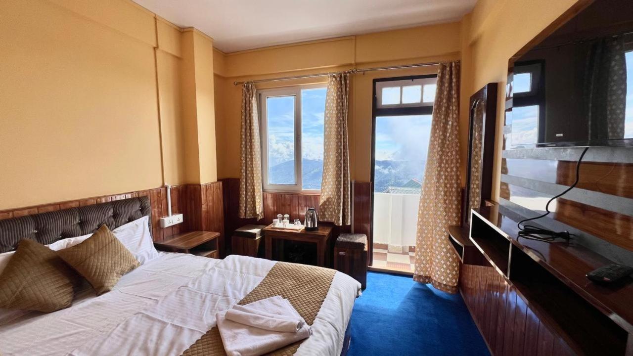 דרג'ילינג Hotel Hill Top מראה חיצוני תמונה